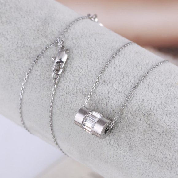 Michael Kors Cylindrical Pendant Short Chain - Picture 3 of 5